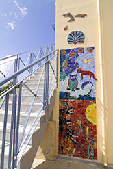 Aufgang zur Dachterrasse mit Mosaiken